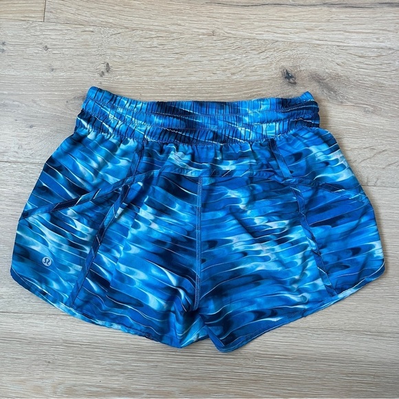 Lululemon Tracker Short V 4" Tidal Multi Sz 8 Blue *G22 - Picture 6 of 7